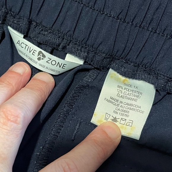 💙 ActiveZone Cropped Pants – Size 1X (Navy Blue)💙 - Picture 2 of 6
